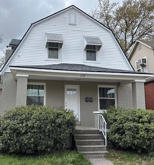 219 N Henderson Ave — Photo 1