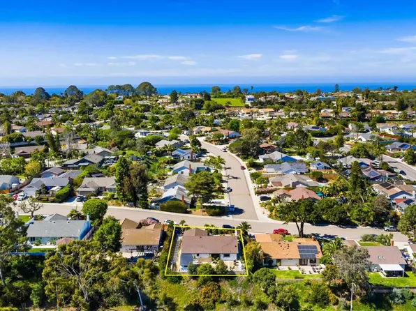 301 Hickoryhill Dr, Encinitas, CA 92024