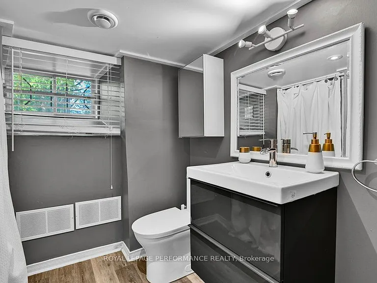 168 Stewart St W — Photo 30