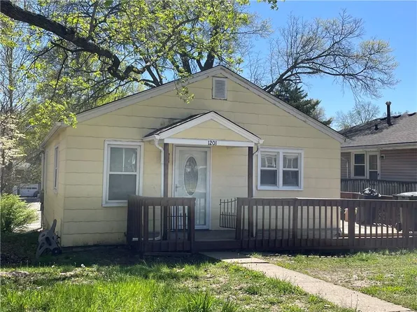 1201 Spruce St, Leavenworth, KS 66048