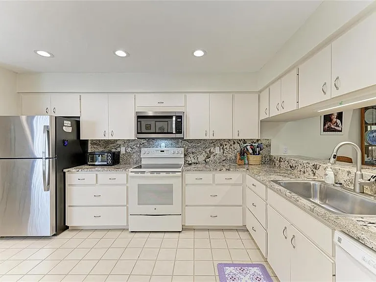 3946 Wilshire Cir E #168 — Photo 14