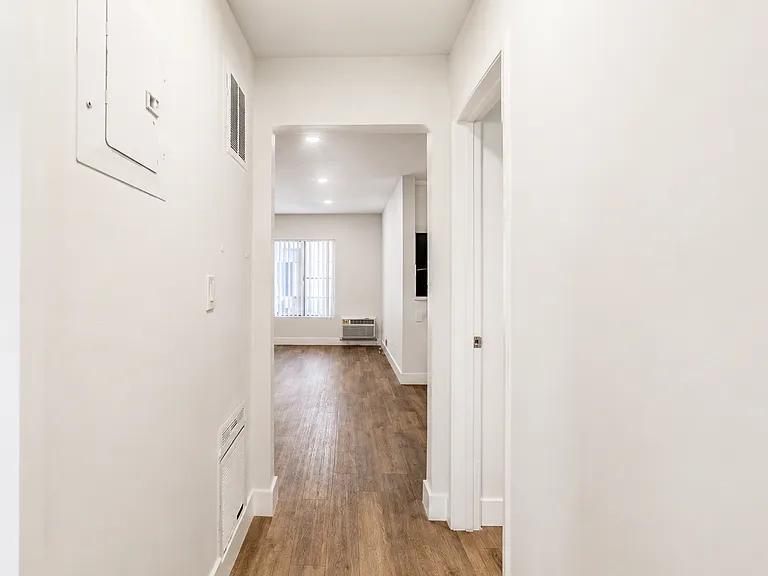 2233 S Ridgeley Dr #303 — Photo 11