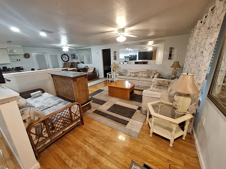 4050 Yucatan Cir — Photo 6