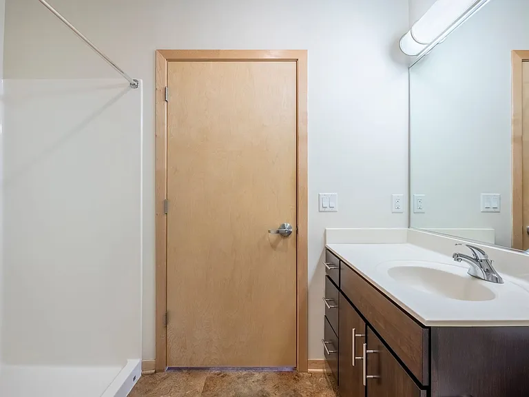 640 W Wilson St — Photo 6
