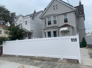 9721 121st St, South Richmond Hill, NY 11419