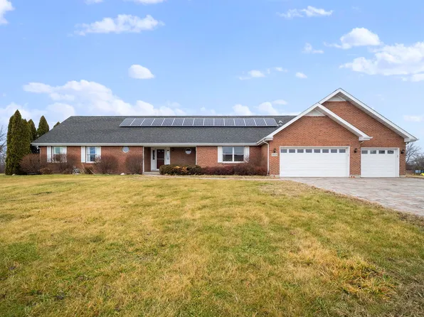 2628 E Royal Ridge Dr, Crete, IL 60417