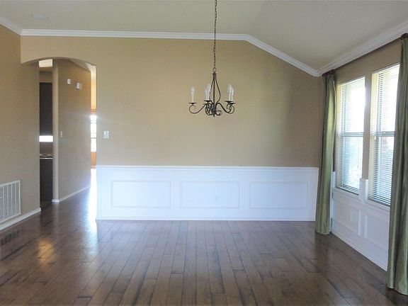 3rd image of 1011 English Ivy Dr