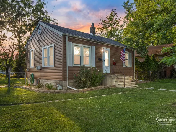 38 S Rebecca St, Glenwood, IL 60425