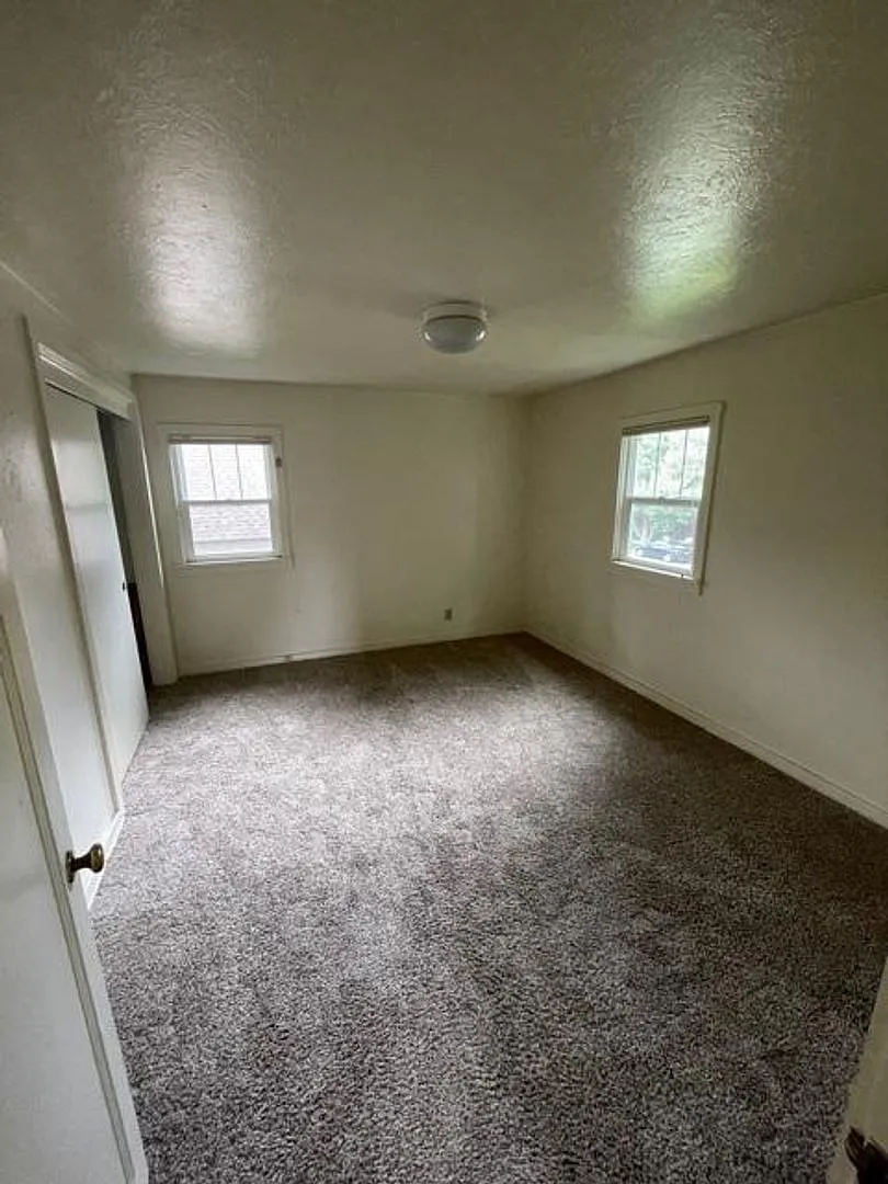 Three Bedrooms on West 2nd Ave — Photo 3