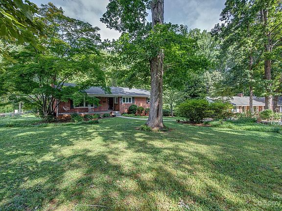 2nd image of 601 Derby Ct