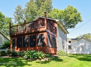 6N407 Riverside Dr, St Charles, IL 60174