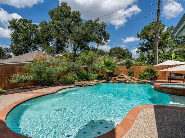 15706 Echo Lodge Dr, Houston, TX 77095