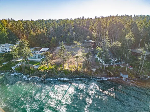 760 Lands End Rd, North Saanich, BC V8L 5L9