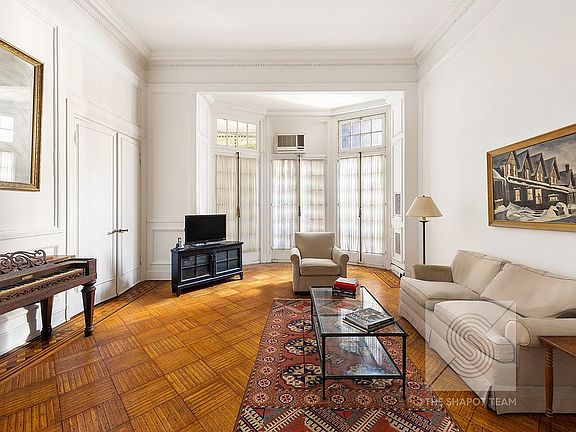 3rd image of 205 W 57th St APT 4DD