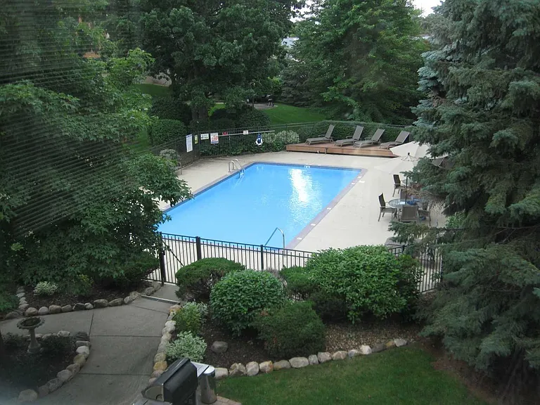 Summit Oaks Apartments — Photo 10