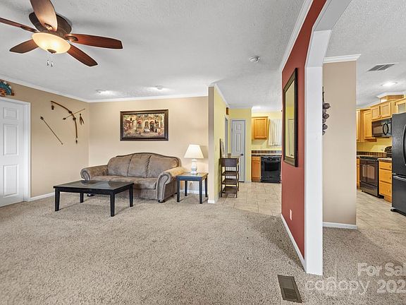 4th image of 2752 14th Avenue Pl NE