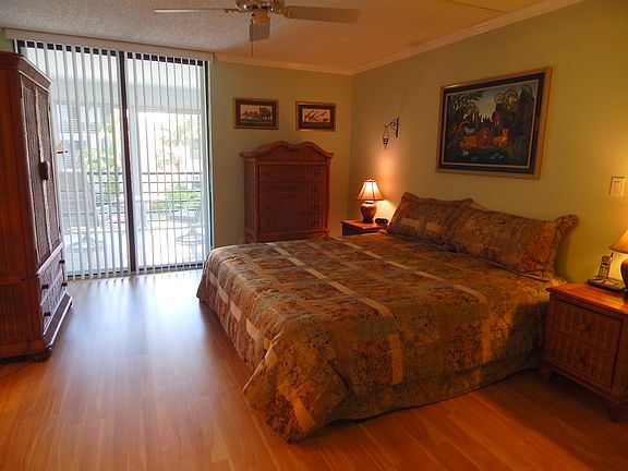 4th image of 20401 NE 30th Ave APT 208