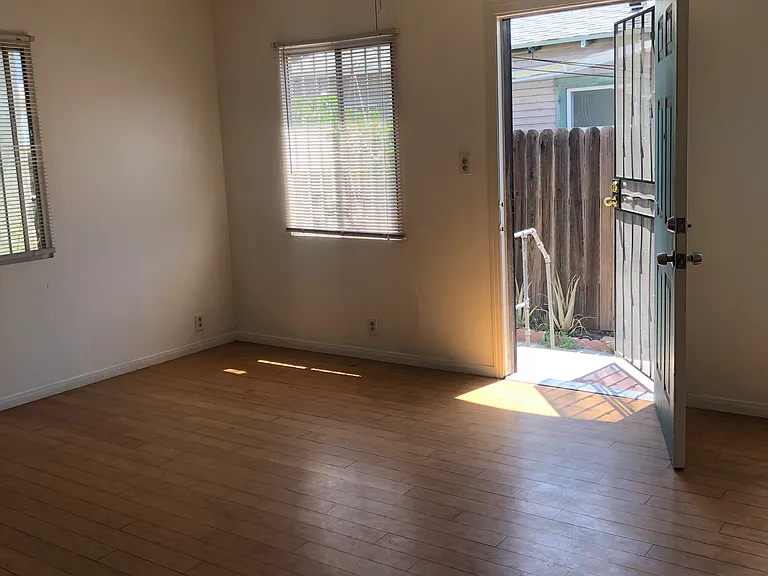 5149 York Blvd — Photo 7