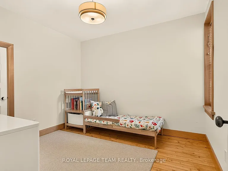 66 Ivy Cres — Photo 19