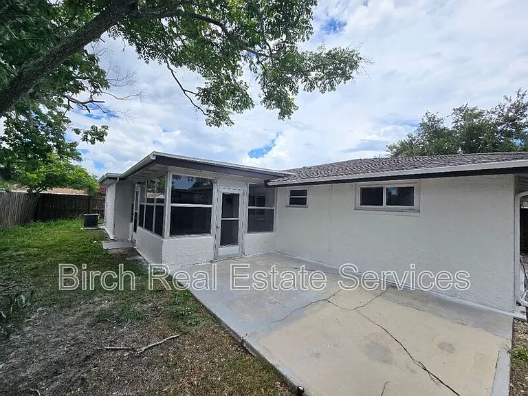7435 Live Oak Ln — Photo 15
