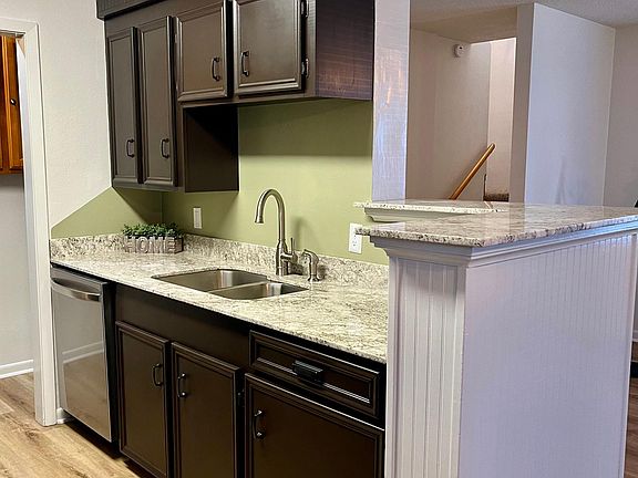 4th image of 66 Dogwood Ln