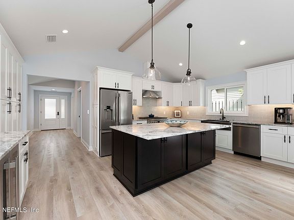 5th image of 64 NORTHGATE Drive