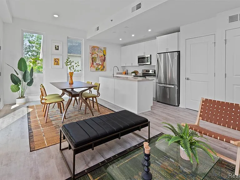 655 W Willis St #304 — Photo 10