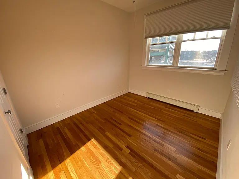 80 Webster Ave #3F — Photo 8