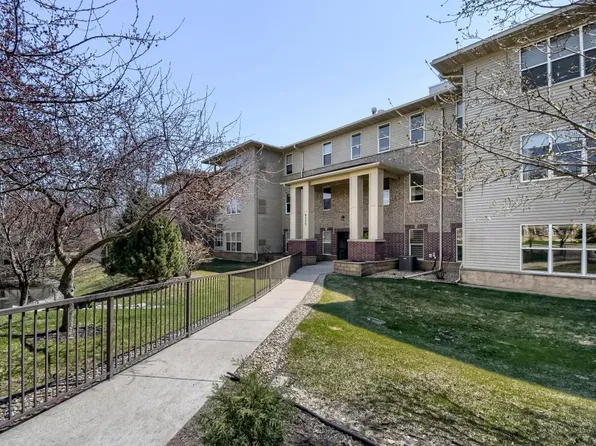 9225 Medicine Lake Rd APT 212B, Golden Valley, MN 55427