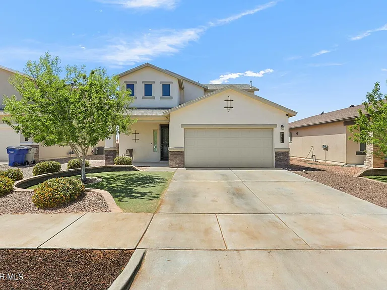 3909 Desert Dunes Dr — Photo 1