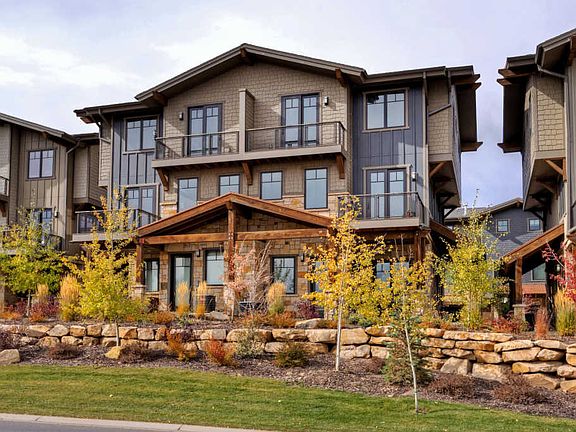 2nd image of 3684 Blackstone Dr