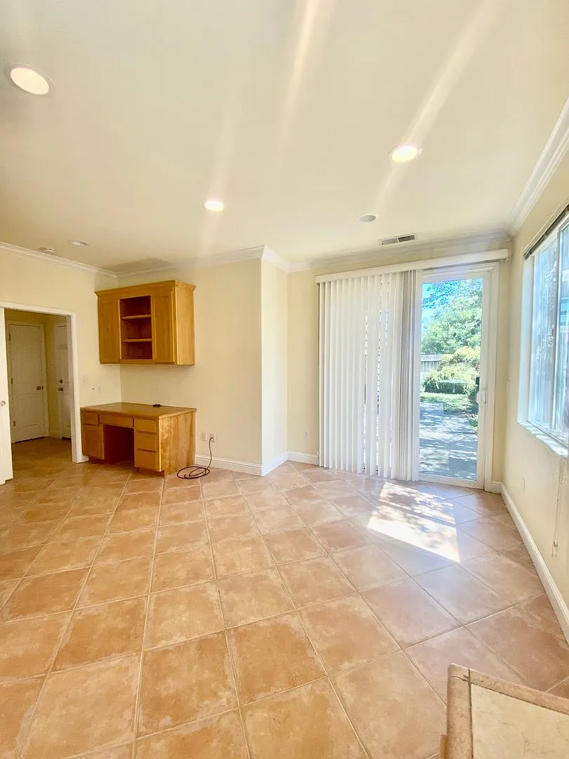 West Davis 5 Bedroom Home — Photo 4