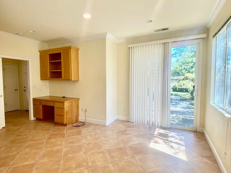 2319 Glacier Pl #B — Photo 4