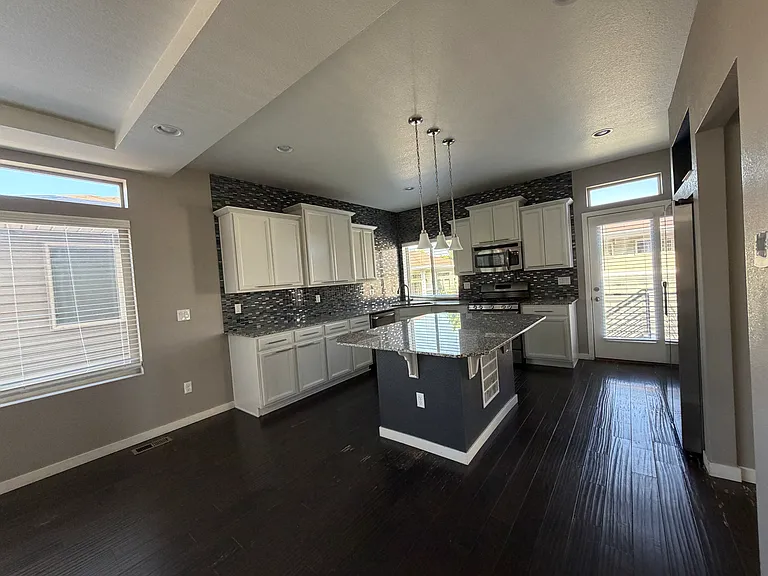 4456 Elegant St — Photo 3