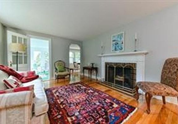 3rd image of 34 Pheasant Hill St