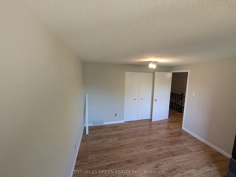 61 Ashley Cres — Photo 18