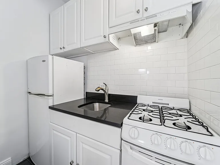 160 W 71st St #11U — Photo 9