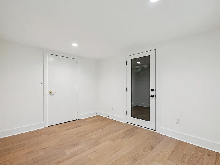 1917 Thompson Ave — Photo 15
