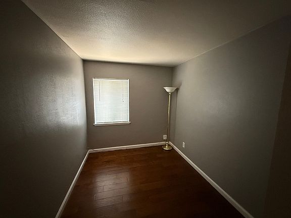 5th image of 3120 33rd Ave