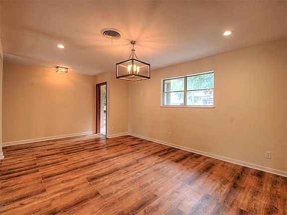 4th image of 7013 Meadow Park Dr N