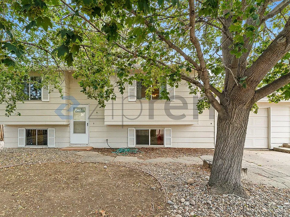 6404 Constellation Dr