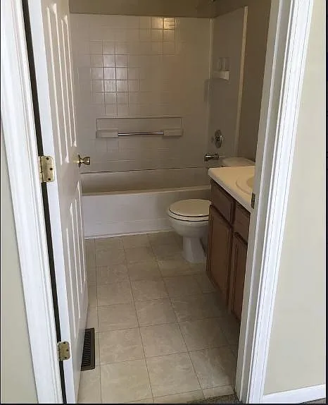 5786 Strathmoor Manor Cir — Photo 23
