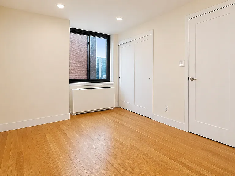 207 E 37th St #1 — Photo 10