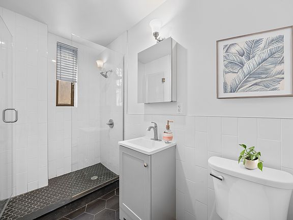 5th image of 501 1/2 E 83rd St APT 4W