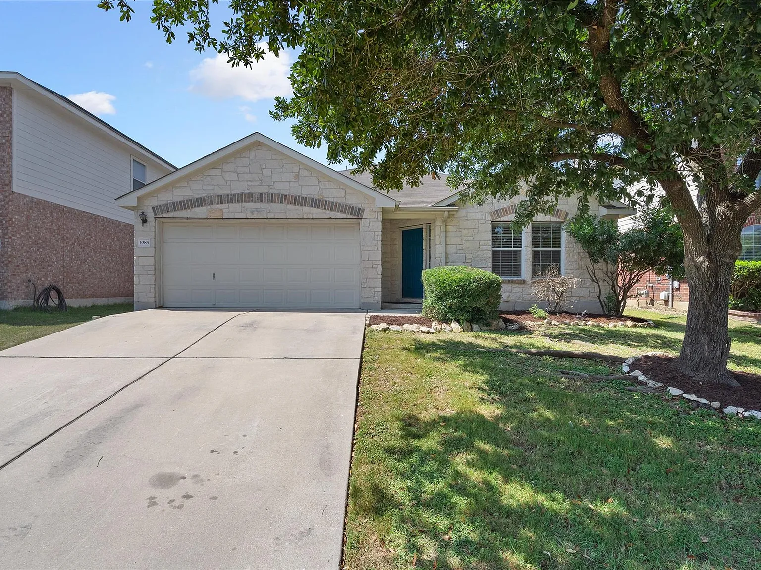 4 bed, 2.0 bath, 1936 sqft, $2,200 — Photo 3