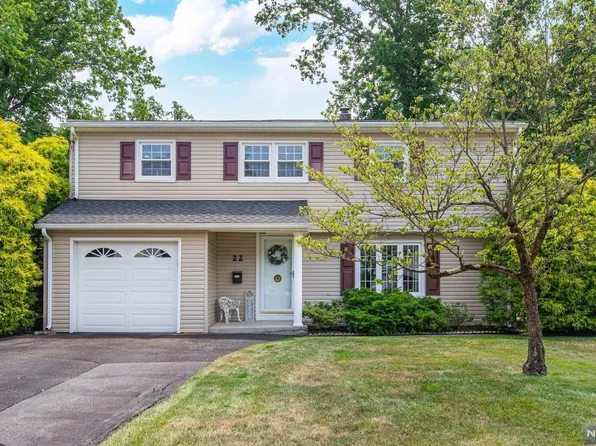 22 Eastern Pkwy, West Caldwell, NJ 07006