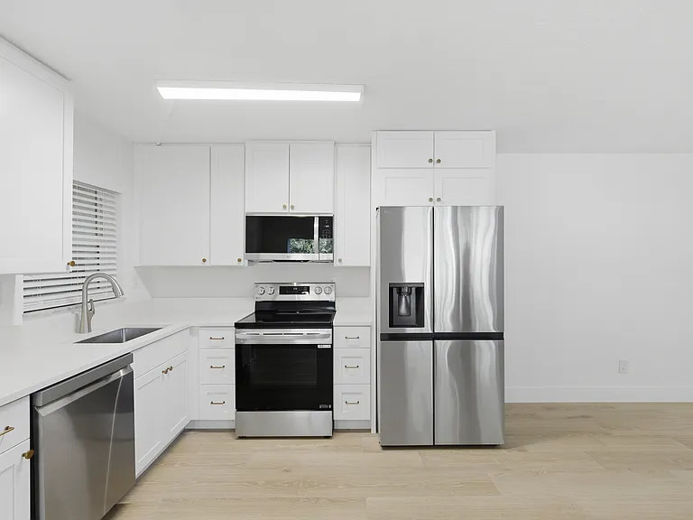 5771 SW 36th Ct #305 — Photo 2