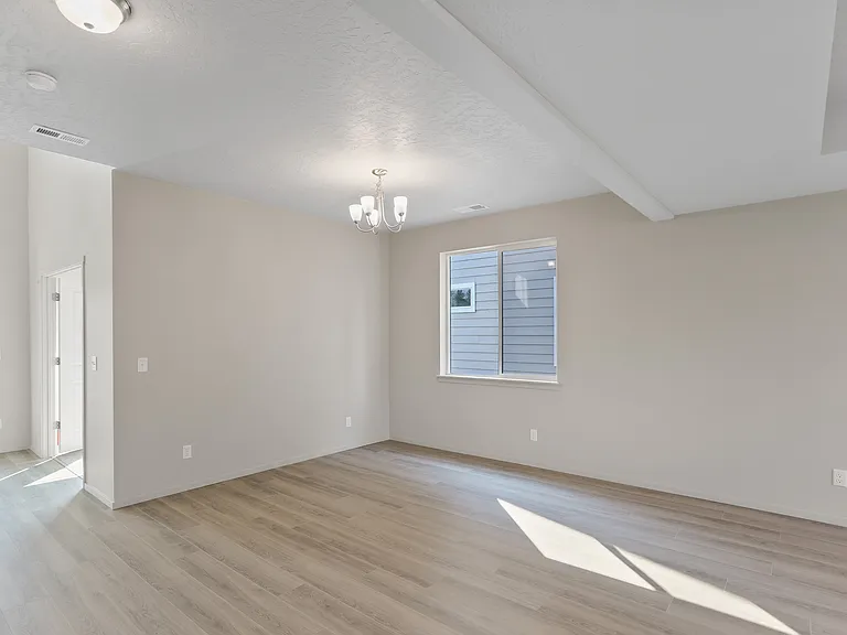 505 N Arc Ct — Photo 2