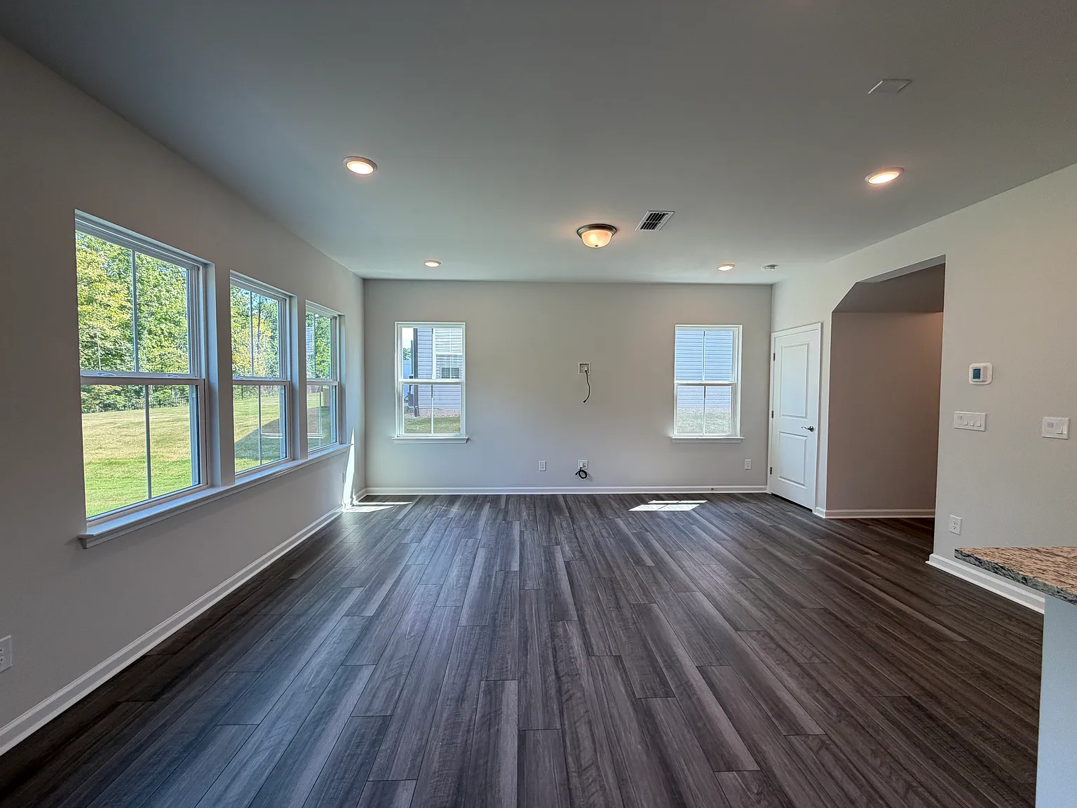 3 bed, 2.5 bath, 1865 sqft, $2,175 — Photo 4
