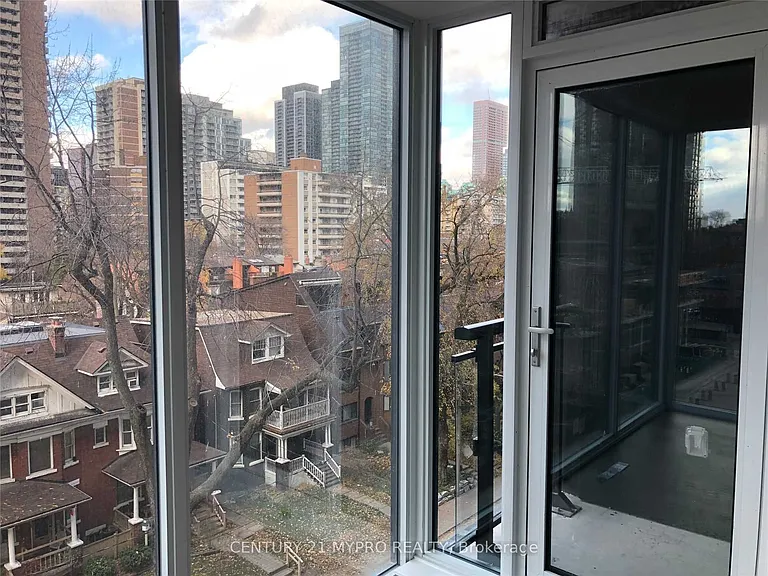 17 Dundonald St #502 — Photo 3